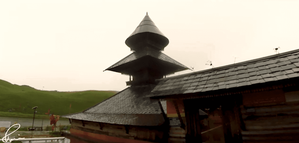 Parashar Lake, heavy rain and fog in monsoon showing Parashar lake weather.